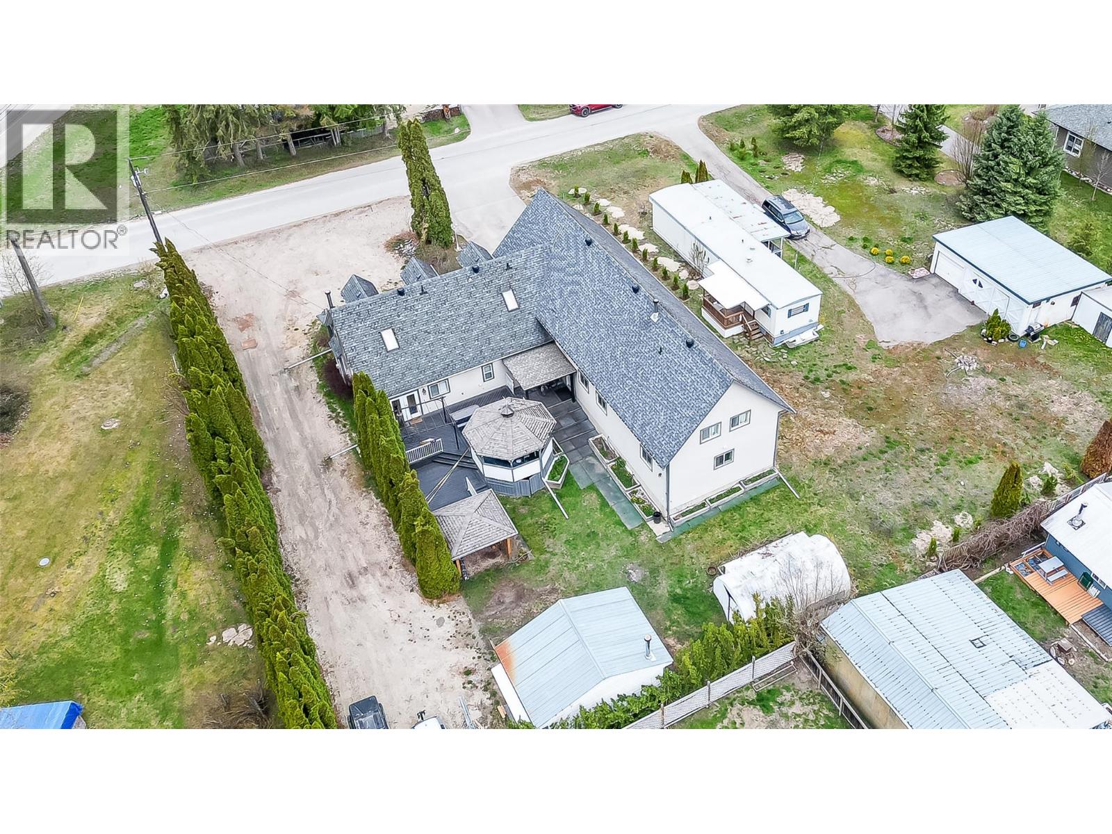 401 Gillis Avenue, Sicamous, British Columbia  V0E 2V1 - Photo 2 - 10386140