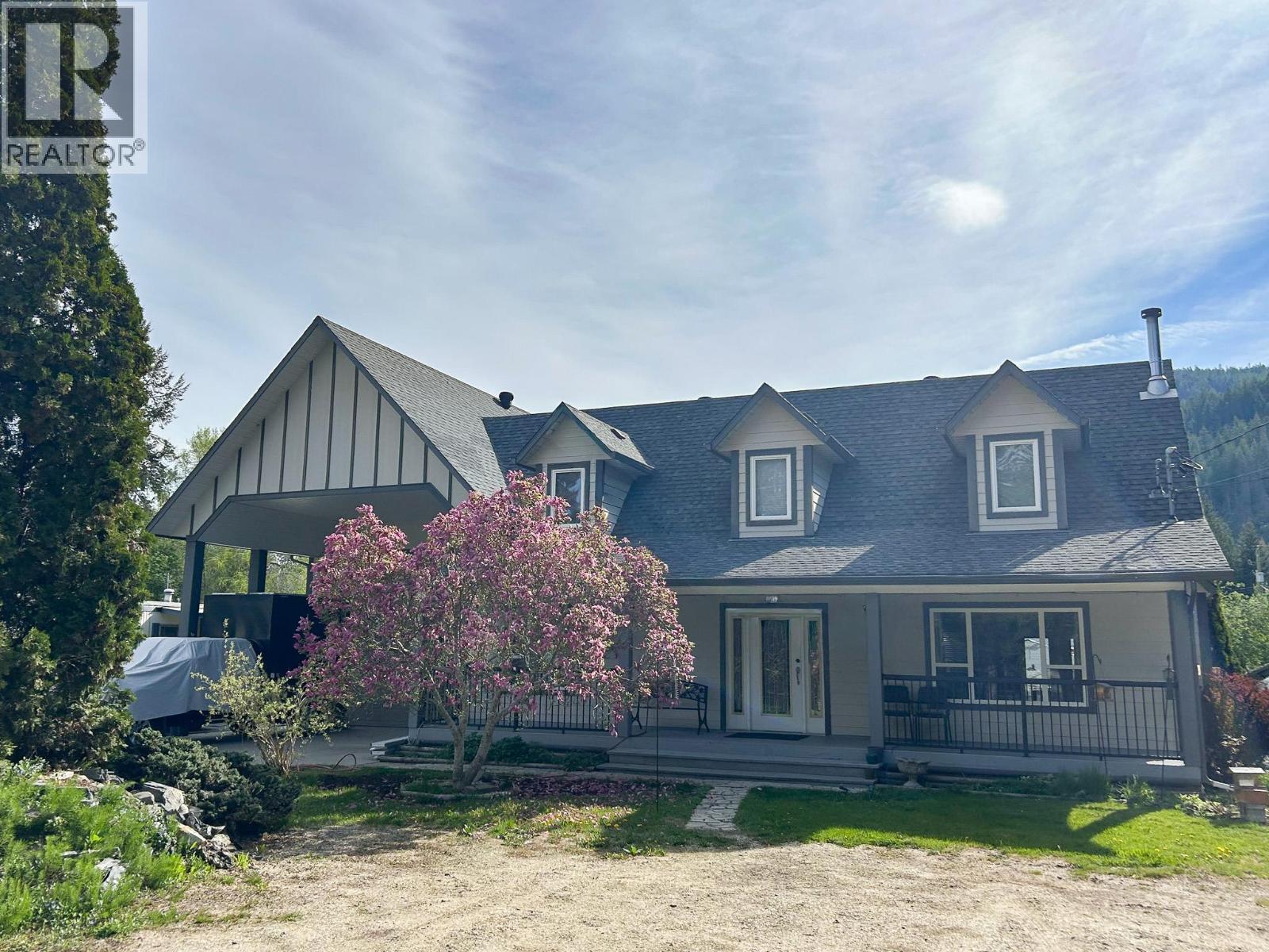401 Gillis Avenue, Sicamous, British Columbia