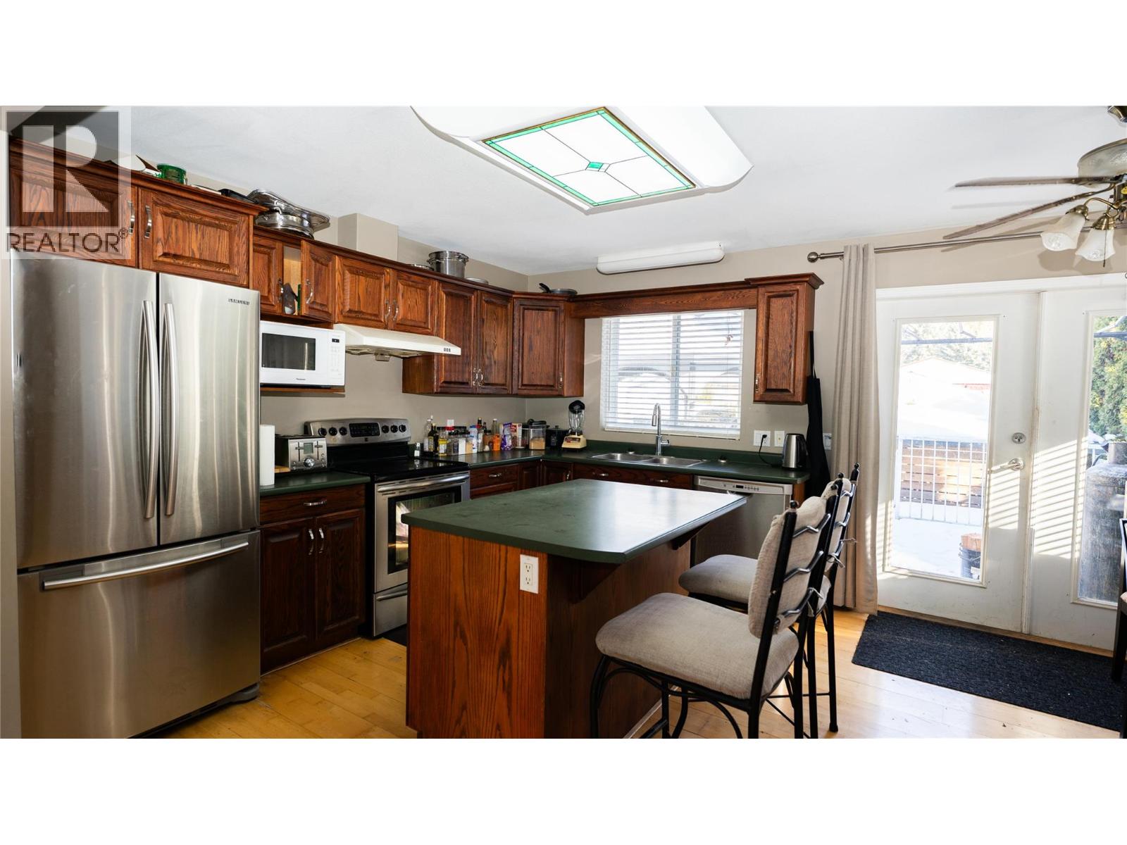401 Gillis Avenue, Sicamous, British Columbia  V0E 2V1 - Photo 4 - 10386140