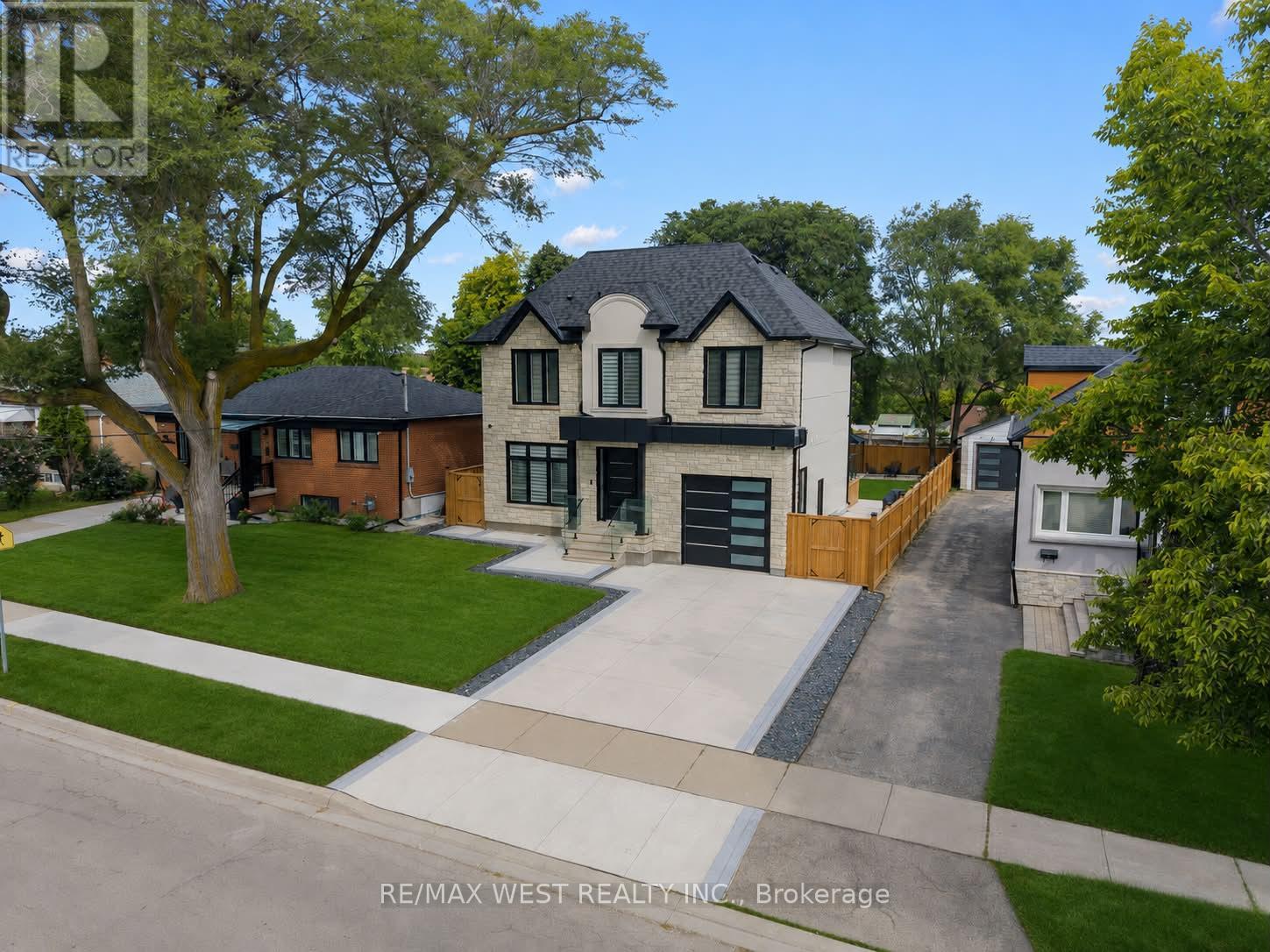 46 GOLFDOWN DRIVE, Toronto, Ontario