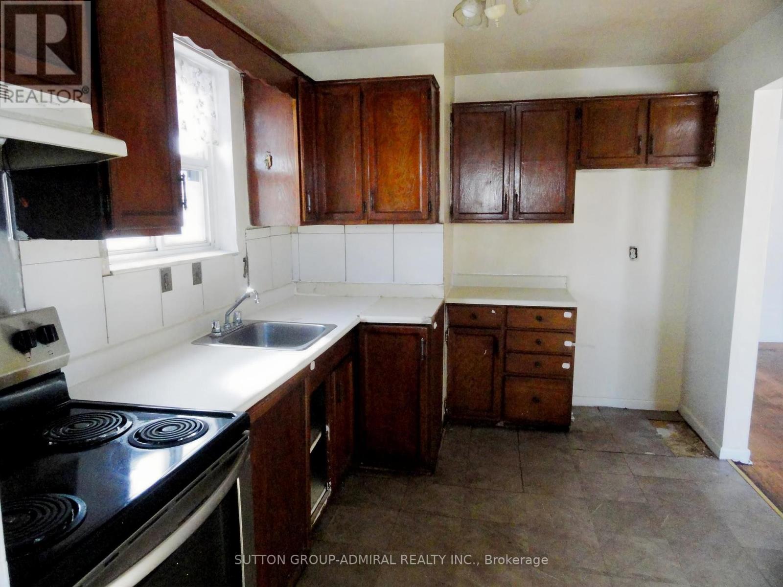 205 St Lucie Drive, Toronto, Ontario  M9M 1T4 - Photo 6 - W13246696