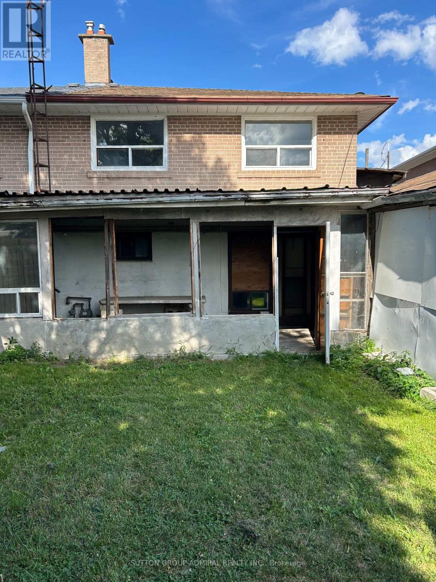 205 St Lucie Drive, Toronto, Ontario  M9M 1T4 - Photo 2 - W13246696