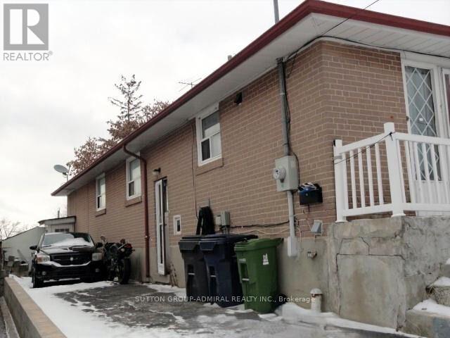 205 St Lucie Drive, Toronto, Ontario  M9M 1T4 - Photo 3 - W13246696