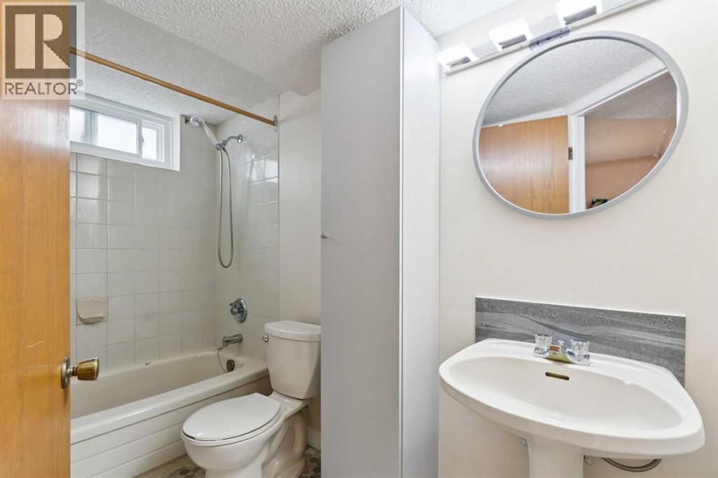 107 Bermuda Drive NW, Calgary, Alberta  T3K 1H6 - Photo 29 - A2335636