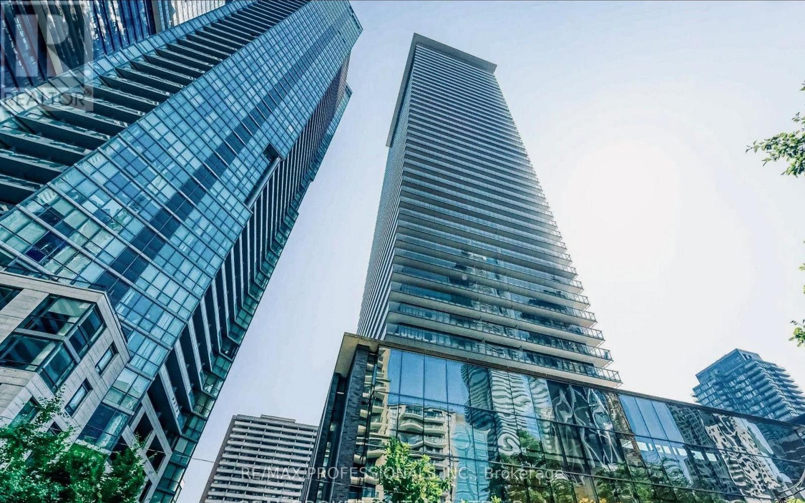 710 - 33 CHARLES STREET E, Toronto, Ontario