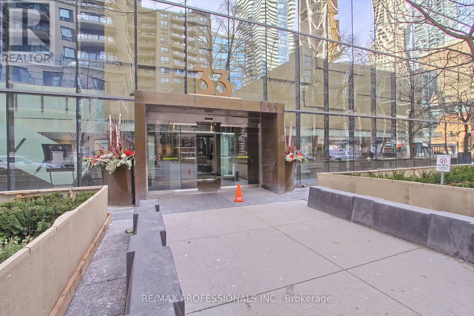 710 - 33 Charles Street E, Toronto, Ontario  M4Y 0A2 - Photo 2 - C13703222