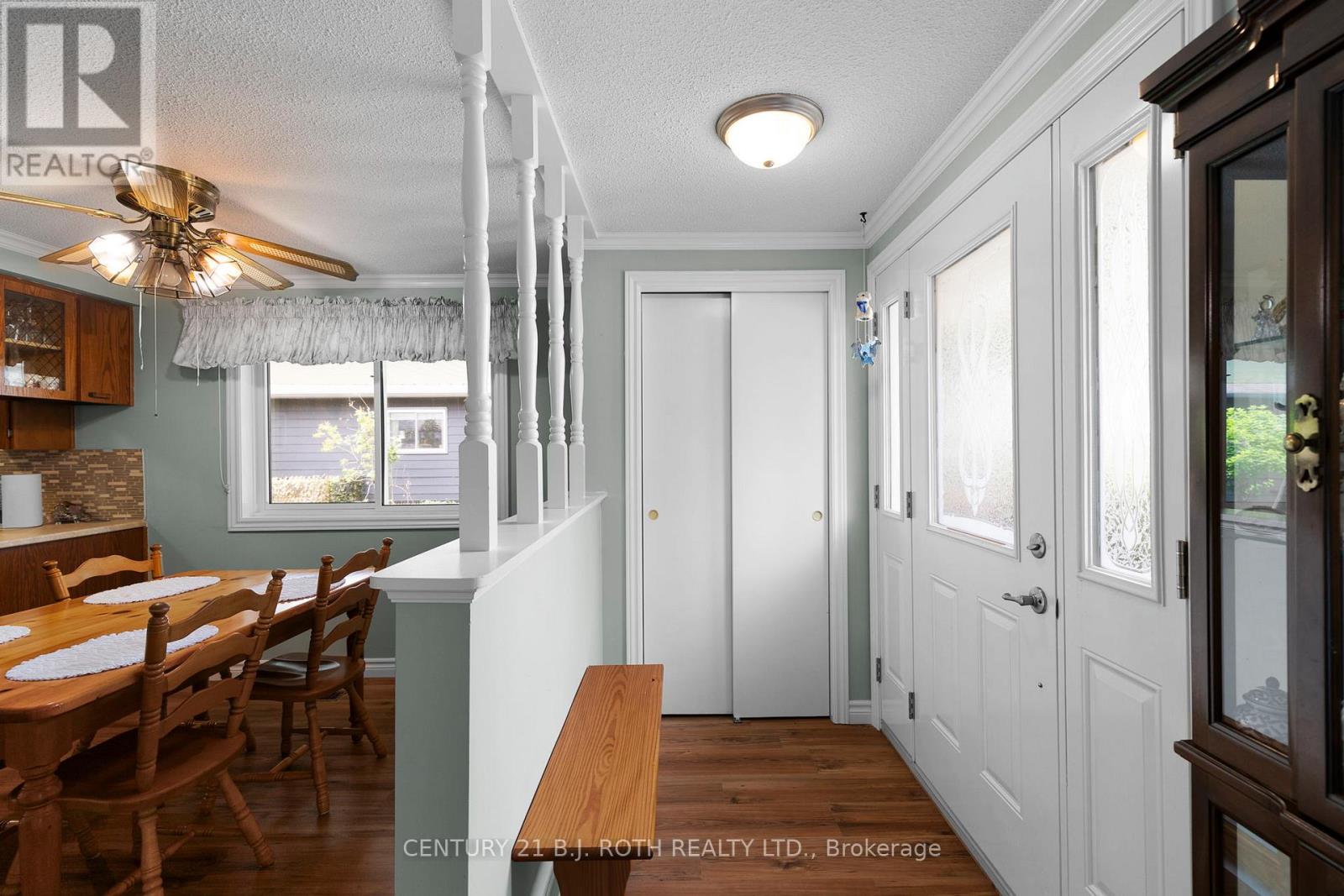 19 Maple Crescent, Oro-Medonte, Ontario  L0L 1T0 - Photo 2 - S13703198