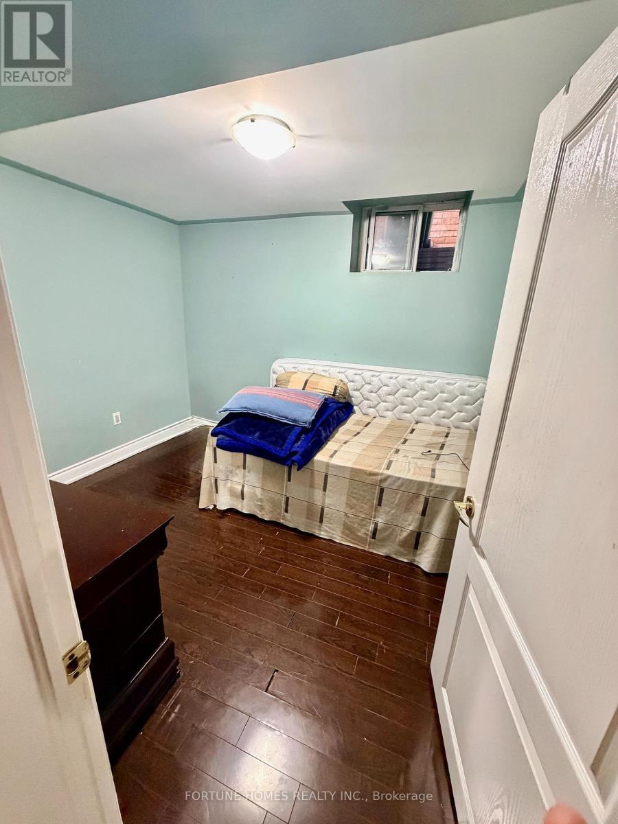 9 Paddington Road, Brampton, Ontario  L6P 2B3 - Photo 3 - W13703190