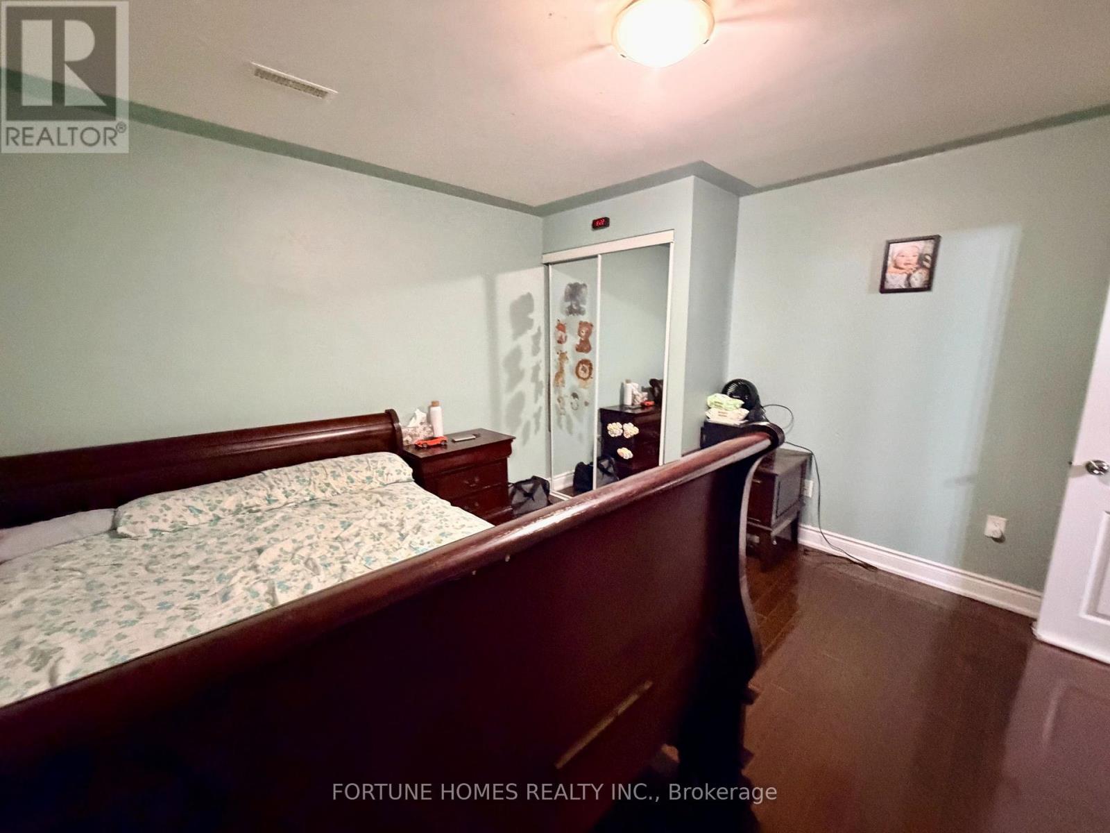 9 Paddington Road, Brampton, Ontario  L6P 2B3 - Photo 5 - W13703190