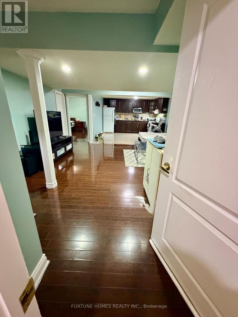 9 Paddington Road, Brampton, Ontario  L6P 2B3 - Photo 6 - W13703190