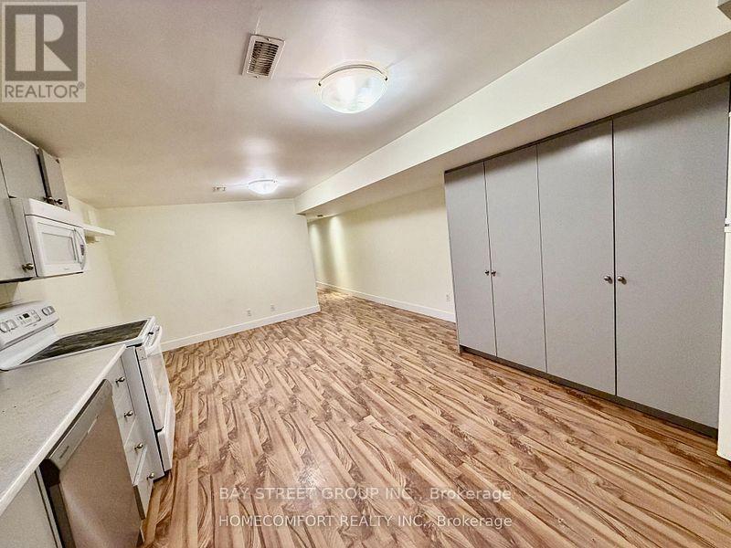 Lower - 178 Rosemount Avenue, Toronto, Ontario  M6H 2M9 - Photo 6 - W13703220