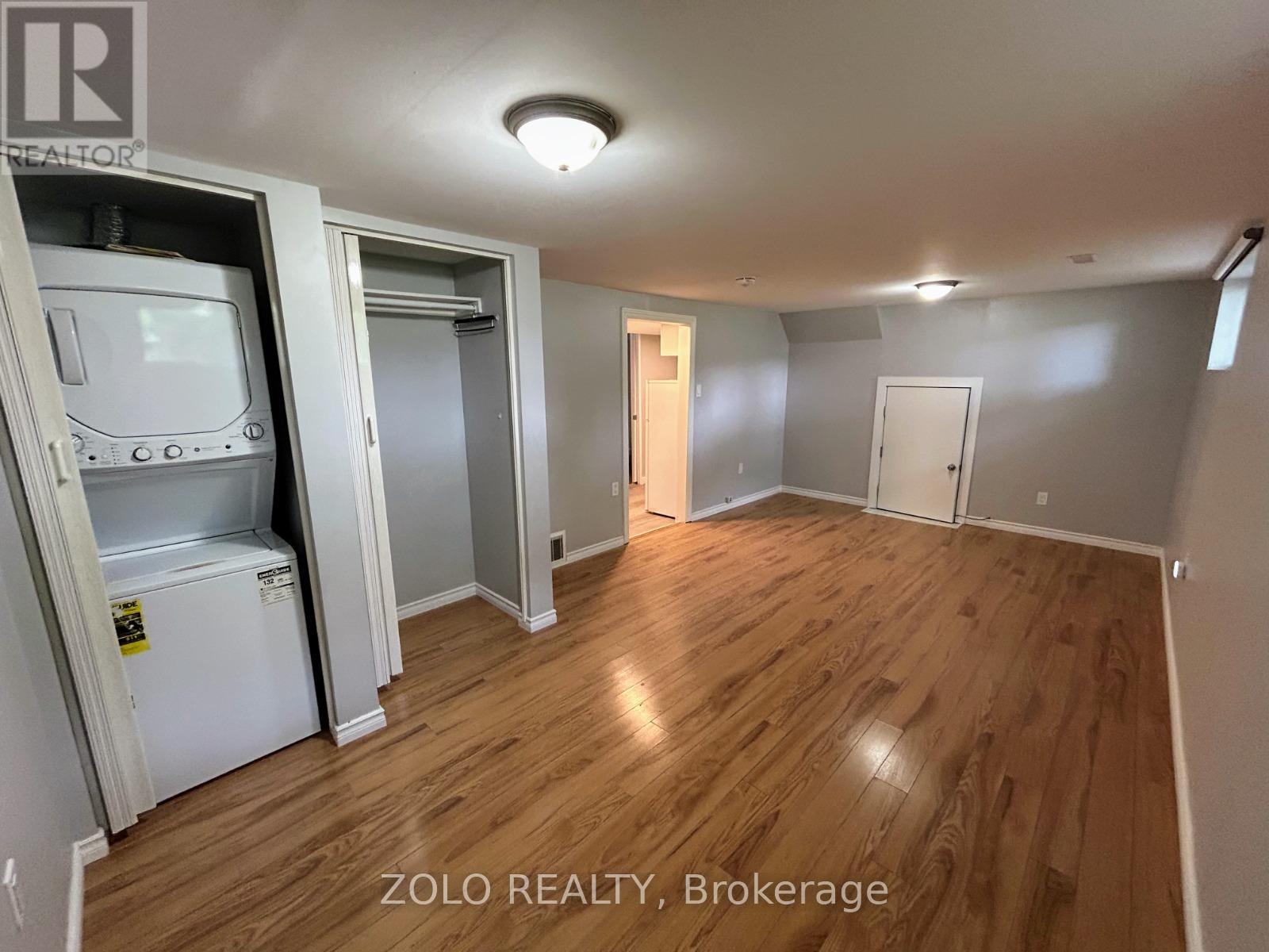 Lower - 3 Old York Crescent, Kitchener, Ontario  N2B 3G2 - Photo 2 - X13703230
