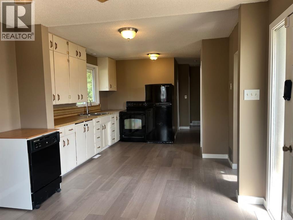102 3 Street E, Lashburn, Saskatchewan  S0M 1H0 - Photo 11 - A2338778
