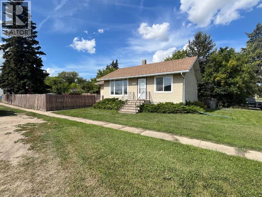 102 3 Street E, Lashburn, Saskatchewan  S0M 1H0 - Photo 2 - A2338778