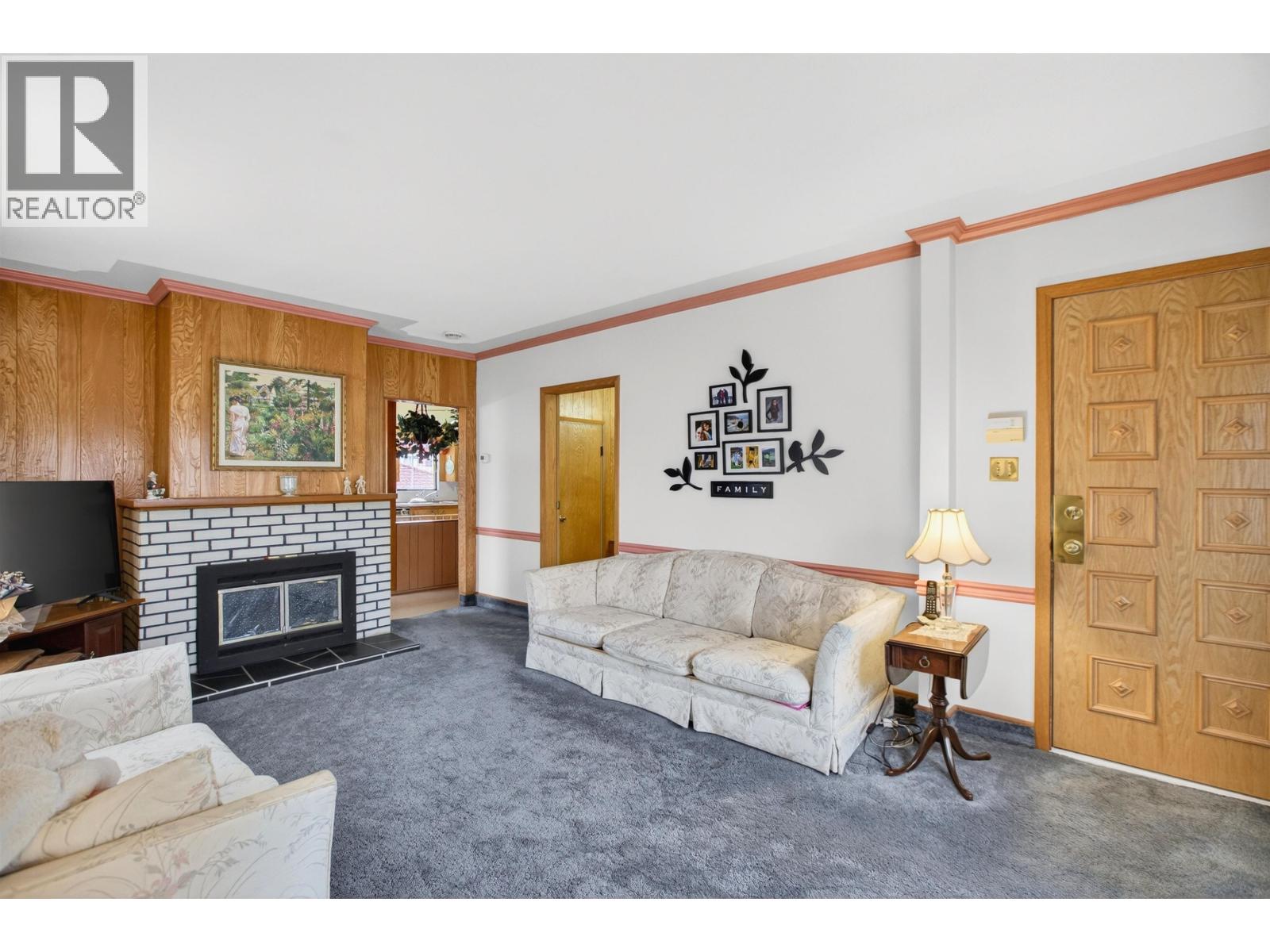 Listing Picture 5 of 39 : 2284 E 45TH AVENUE, Vancouver / 溫哥華 - 魯藝地產 Yvonne Lu Group - MLS Medallion Club Member