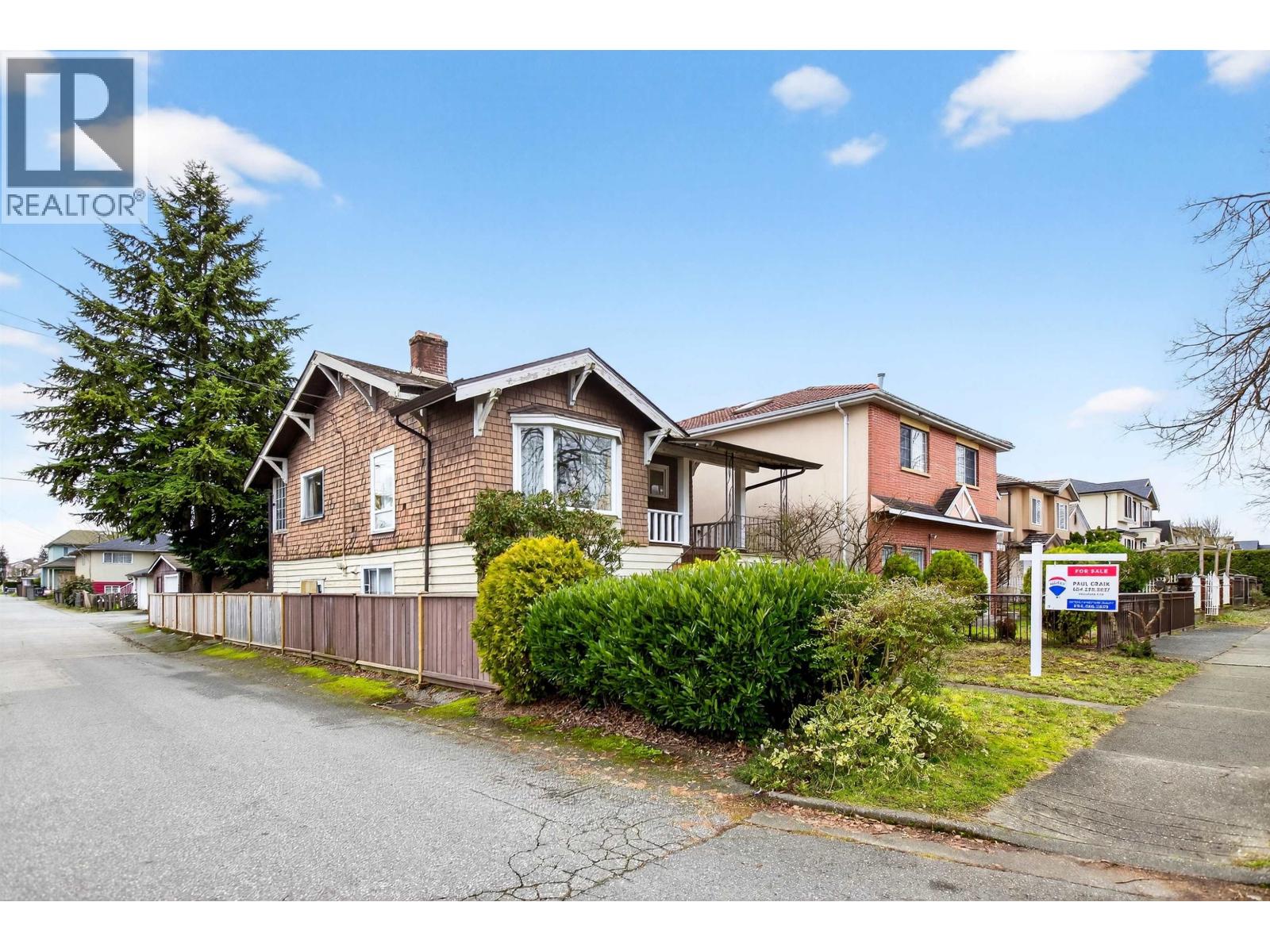 Listing Picture 3 of 39 : 2284 E 45TH AVENUE, Vancouver / 溫哥華 - 魯藝地產 Yvonne Lu Group - MLS Medallion Club Member