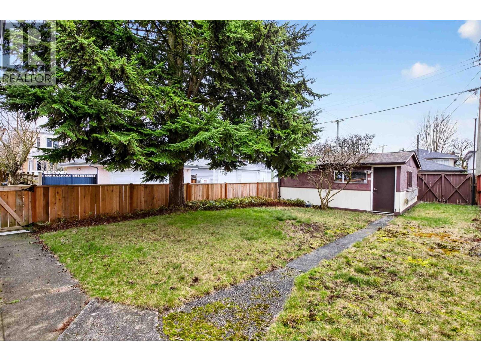 Listing Picture 29 of 39 : 2284 E 45TH AVENUE, Vancouver / 溫哥華 - 魯藝地產 Yvonne Lu Group - MLS Medallion Club Member
