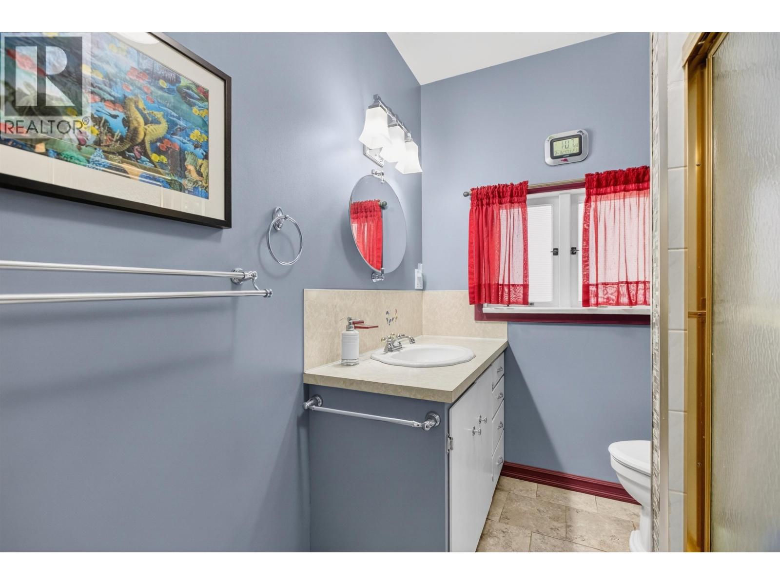 Listing Picture 21 of 39 : 2284 E 45TH AVENUE, Vancouver / 溫哥華 - 魯藝地產 Yvonne Lu Group - MLS Medallion Club Member