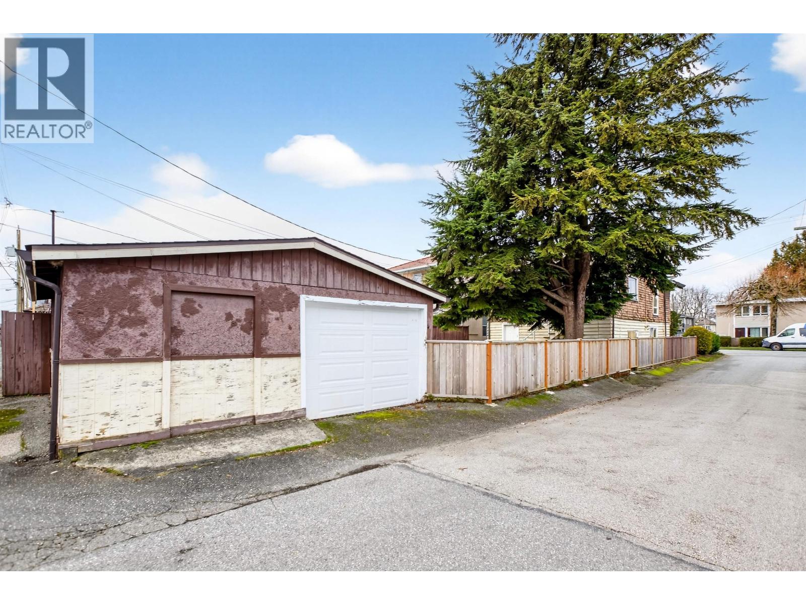 Listing Picture 33 of 39 : 2284 E 45TH AVENUE, Vancouver / 溫哥華 - 魯藝地產 Yvonne Lu Group - MLS Medallion Club Member