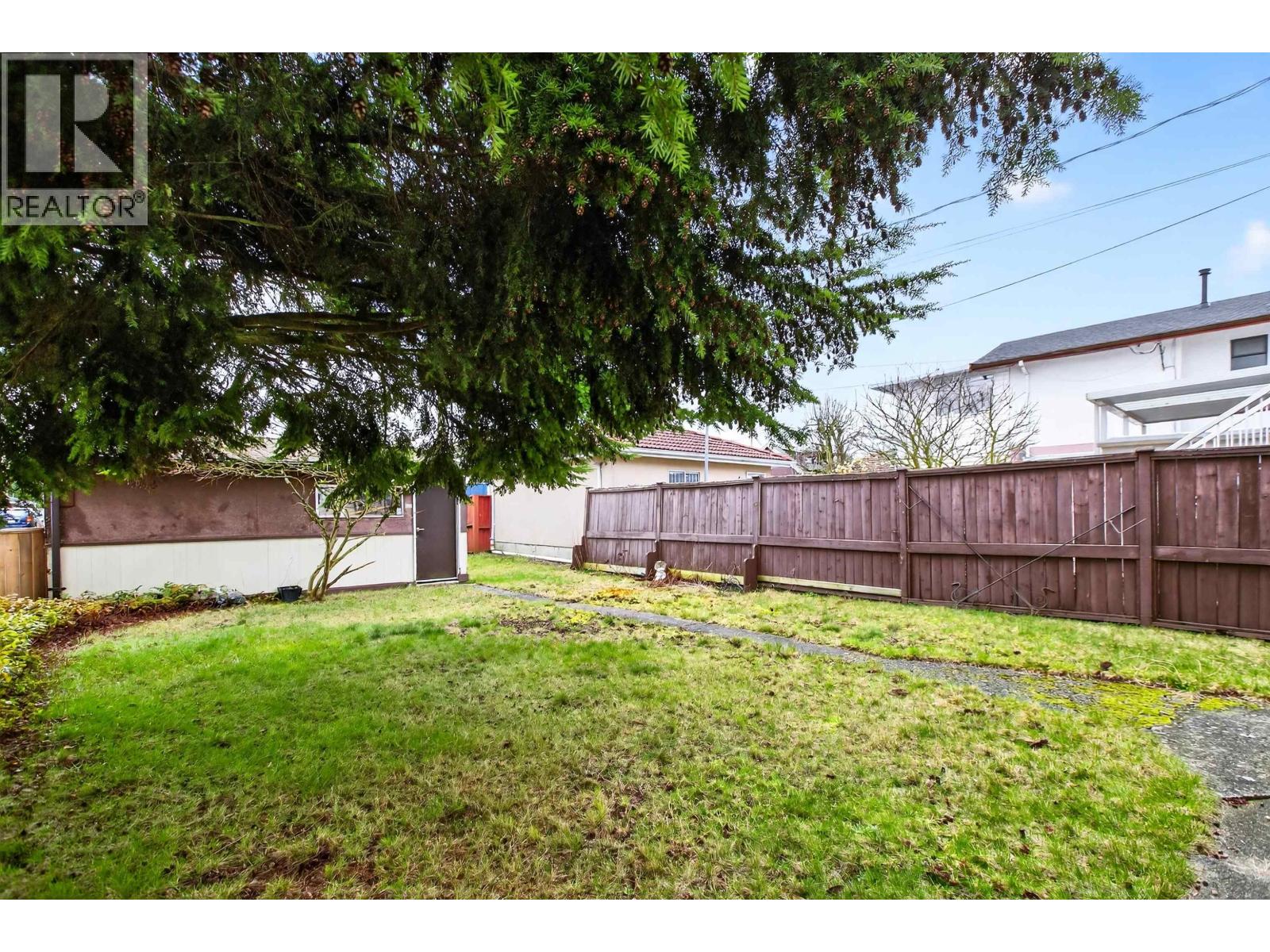 Listing Picture 31 of 39 : 2284 E 45TH AVENUE, Vancouver / 溫哥華 - 魯藝地產 Yvonne Lu Group - MLS Medallion Club Member