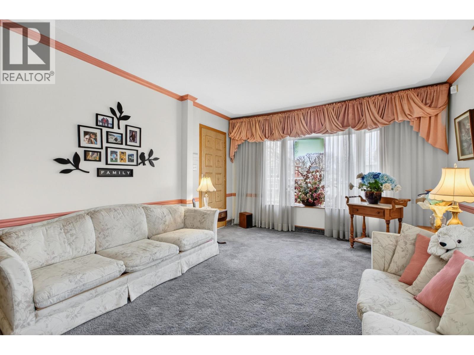 Listing Picture 9 of 39 : 2284 E 45TH AVENUE, Vancouver / 溫哥華 - 魯藝地產 Yvonne Lu Group - MLS Medallion Club Member