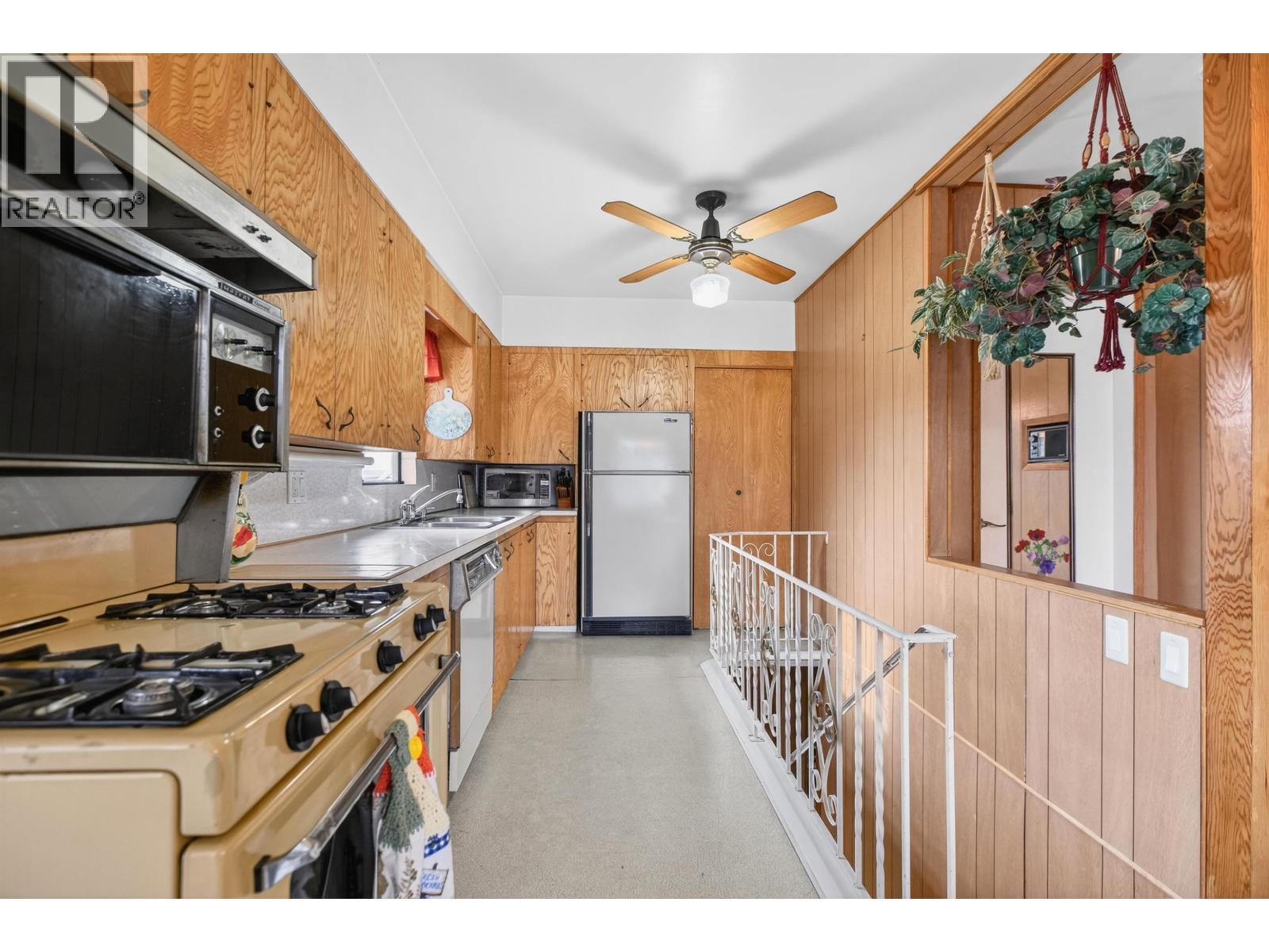 Listing Picture 15 of 39 : 2284 E 45TH AVENUE, Vancouver / 溫哥華 - 魯藝地產 Yvonne Lu Group - MLS Medallion Club Member