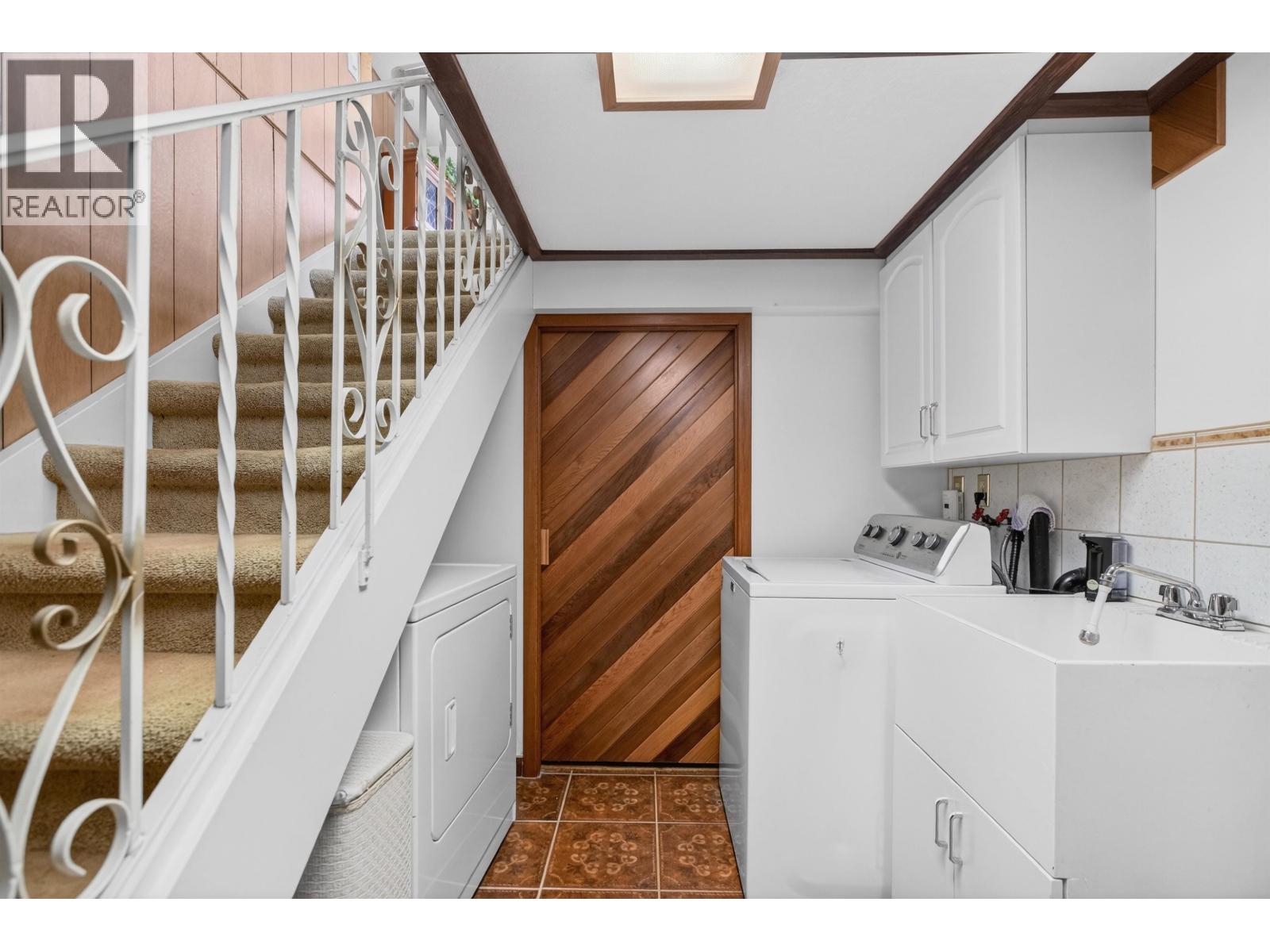 Listing Picture 28 of 39 : 2284 E 45TH AVENUE, Vancouver / 溫哥華 - 魯藝地產 Yvonne Lu Group - MLS Medallion Club Member
