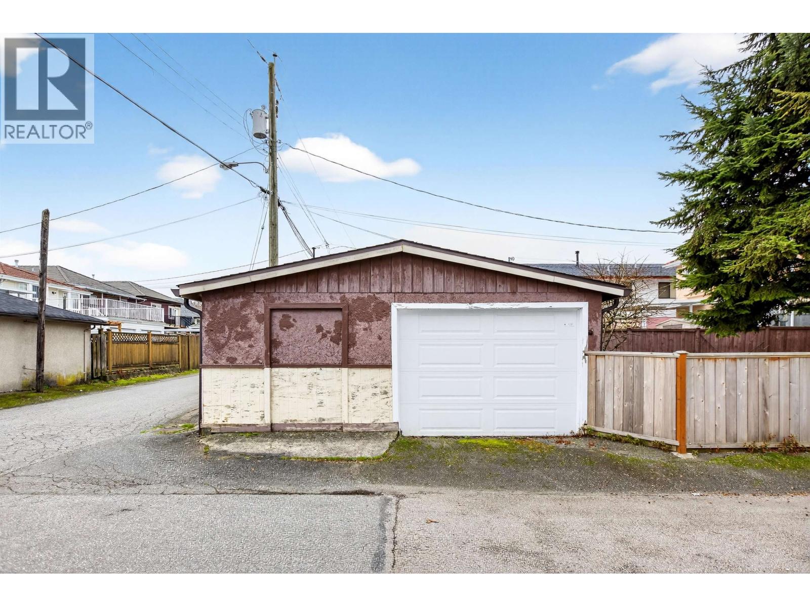 Listing Picture 34 of 39 : 2284 E 45TH AVENUE, Vancouver / 溫哥華 - 魯藝地產 Yvonne Lu Group - MLS Medallion Club Member