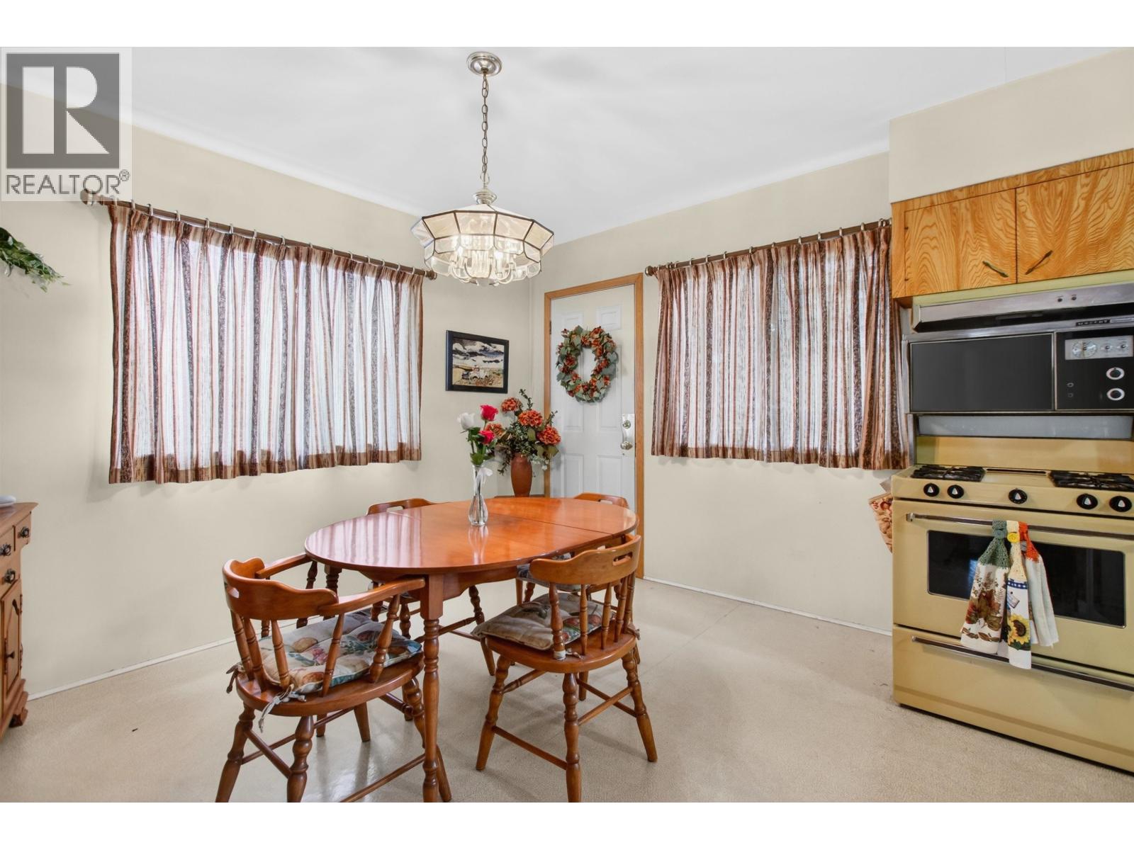 Listing Picture 11 of 39 : 2284 E 45TH AVENUE, Vancouver / 溫哥華 - 魯藝地產 Yvonne Lu Group - MLS Medallion Club Member