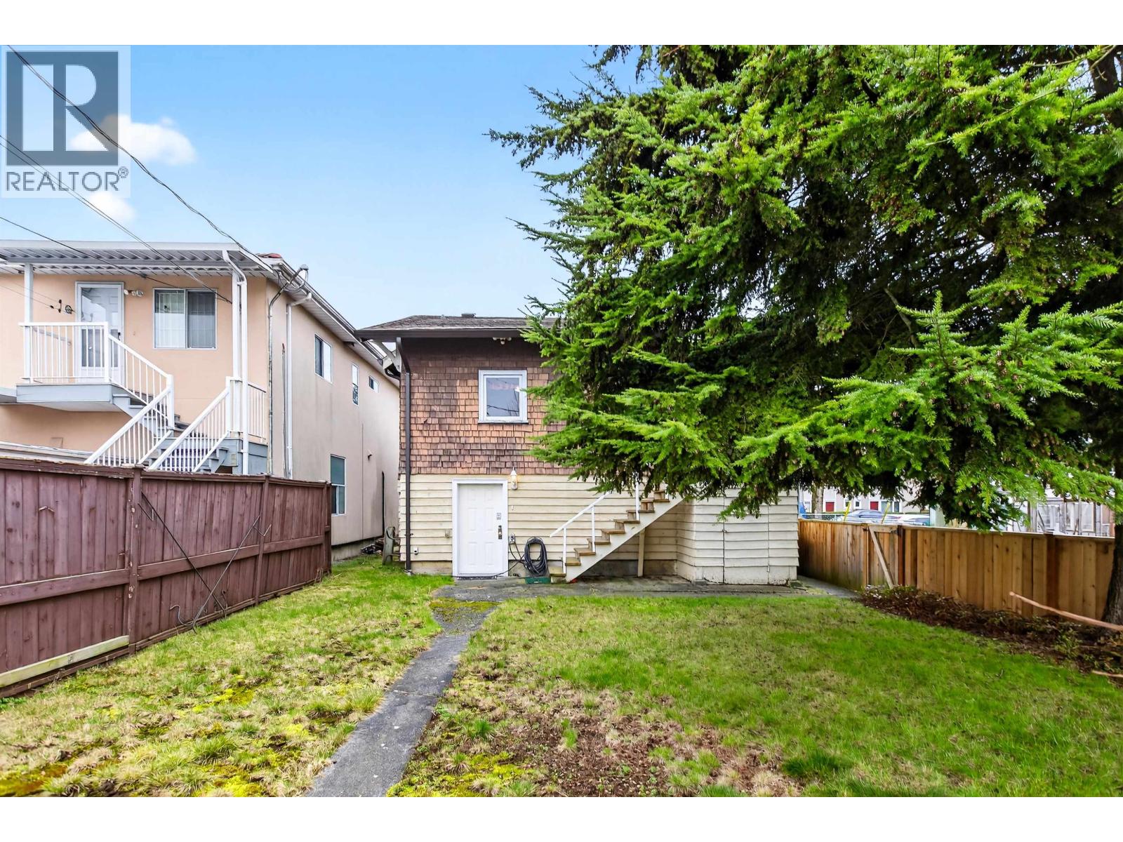 Listing Picture 32 of 39 : 2284 E 45TH AVENUE, Vancouver / 溫哥華 - 魯藝地產 Yvonne Lu Group - MLS Medallion Club Member