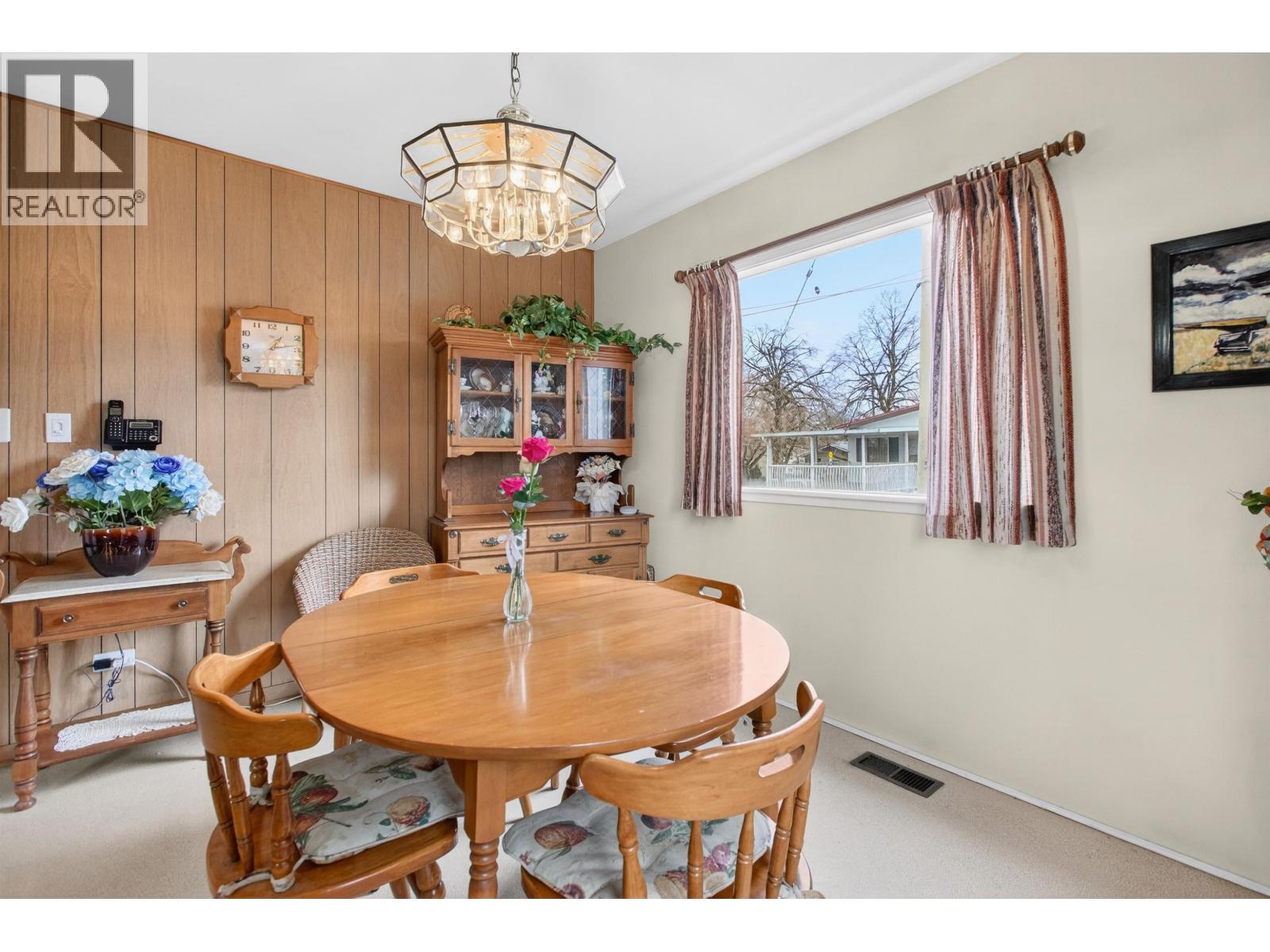 Listing Picture 12 of 39 : 2284 E 45TH AVENUE, Vancouver / 溫哥華 - 魯藝地產 Yvonne Lu Group - MLS Medallion Club Member