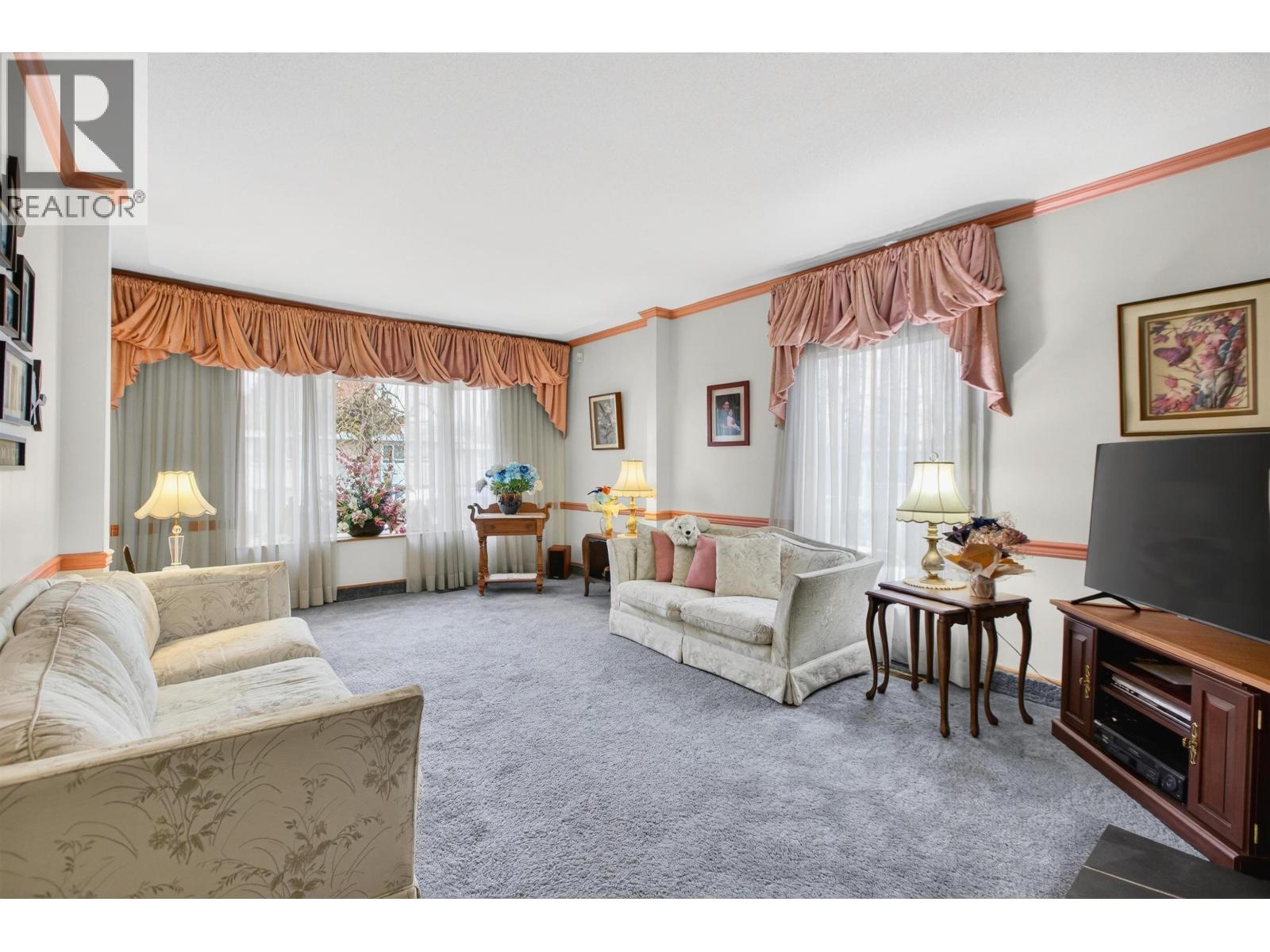 Listing Picture 8 of 39 : 2284 E 45TH AVENUE, Vancouver / 溫哥華 - 魯藝地產 Yvonne Lu Group - MLS Medallion Club Member