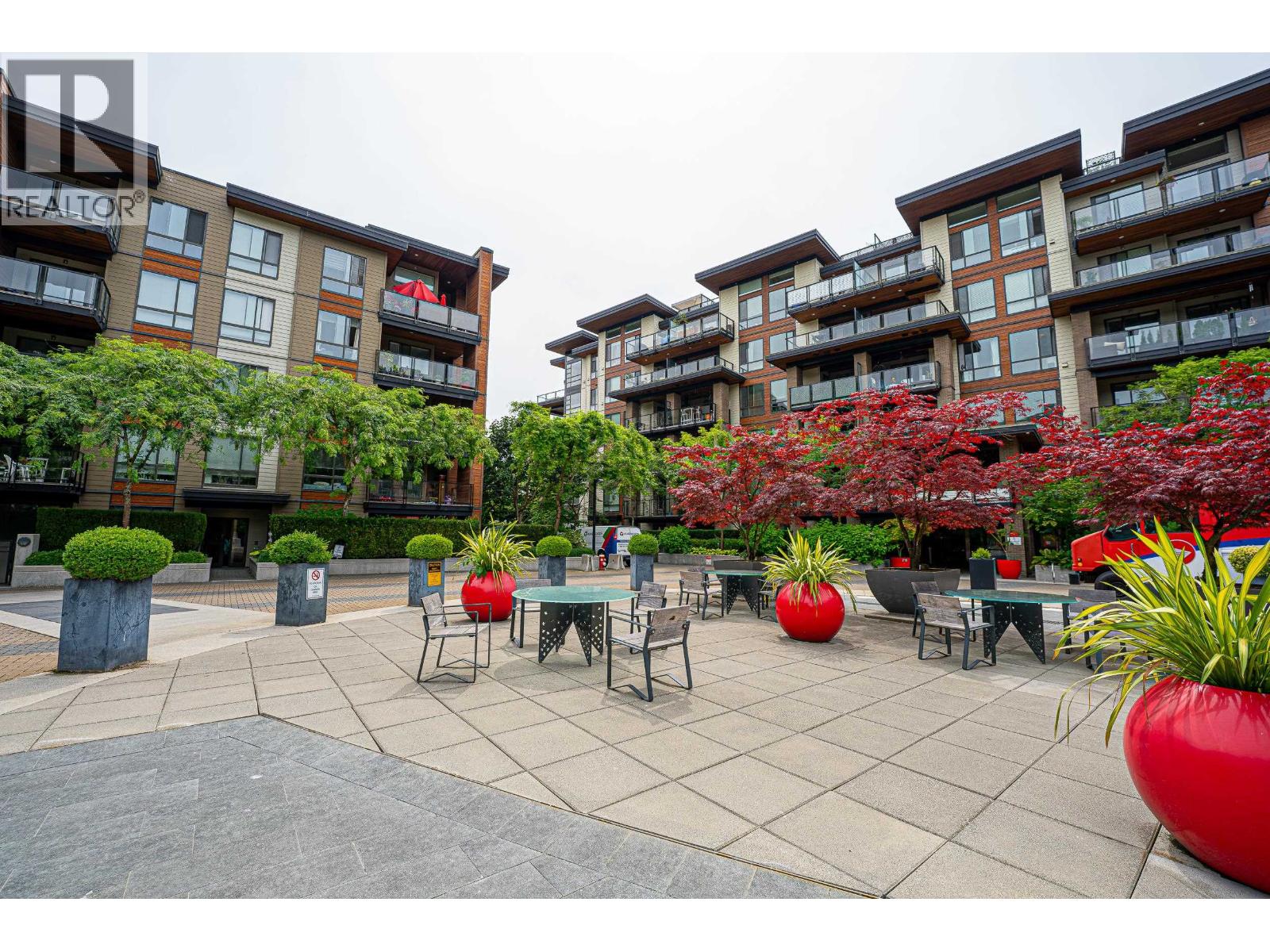 105 733 W 3RD STREET, North Vancouver, British Columbia