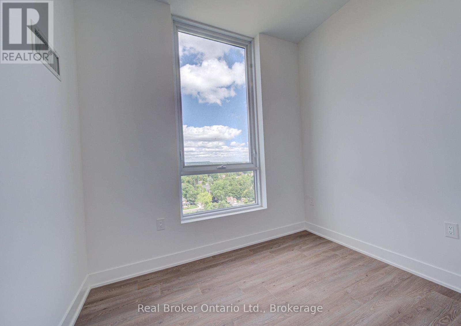 1310 - 2088 James Street, Burlington, Ontario  L7R 0H2 - Photo 23 - W13703346