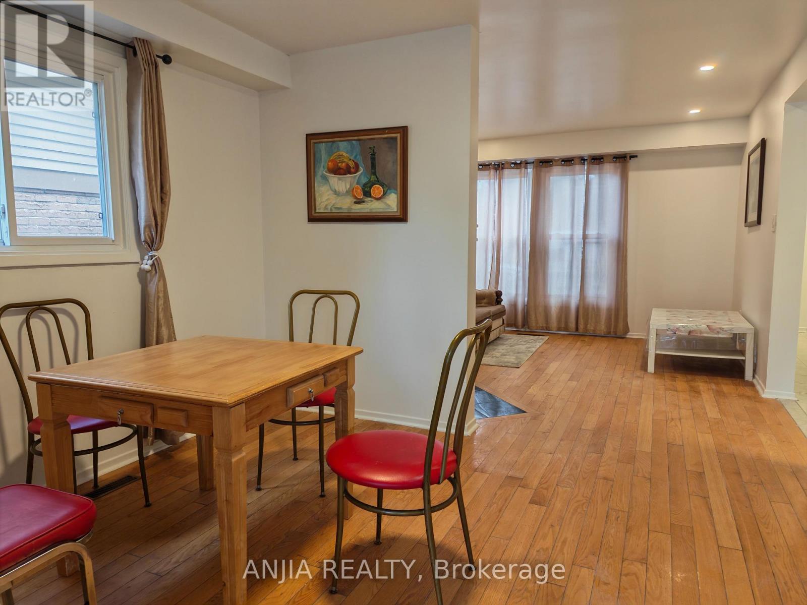 5 Muirlands Drive, Toronto, Ontario M1V 2B3 - Photo 4 - E13703336