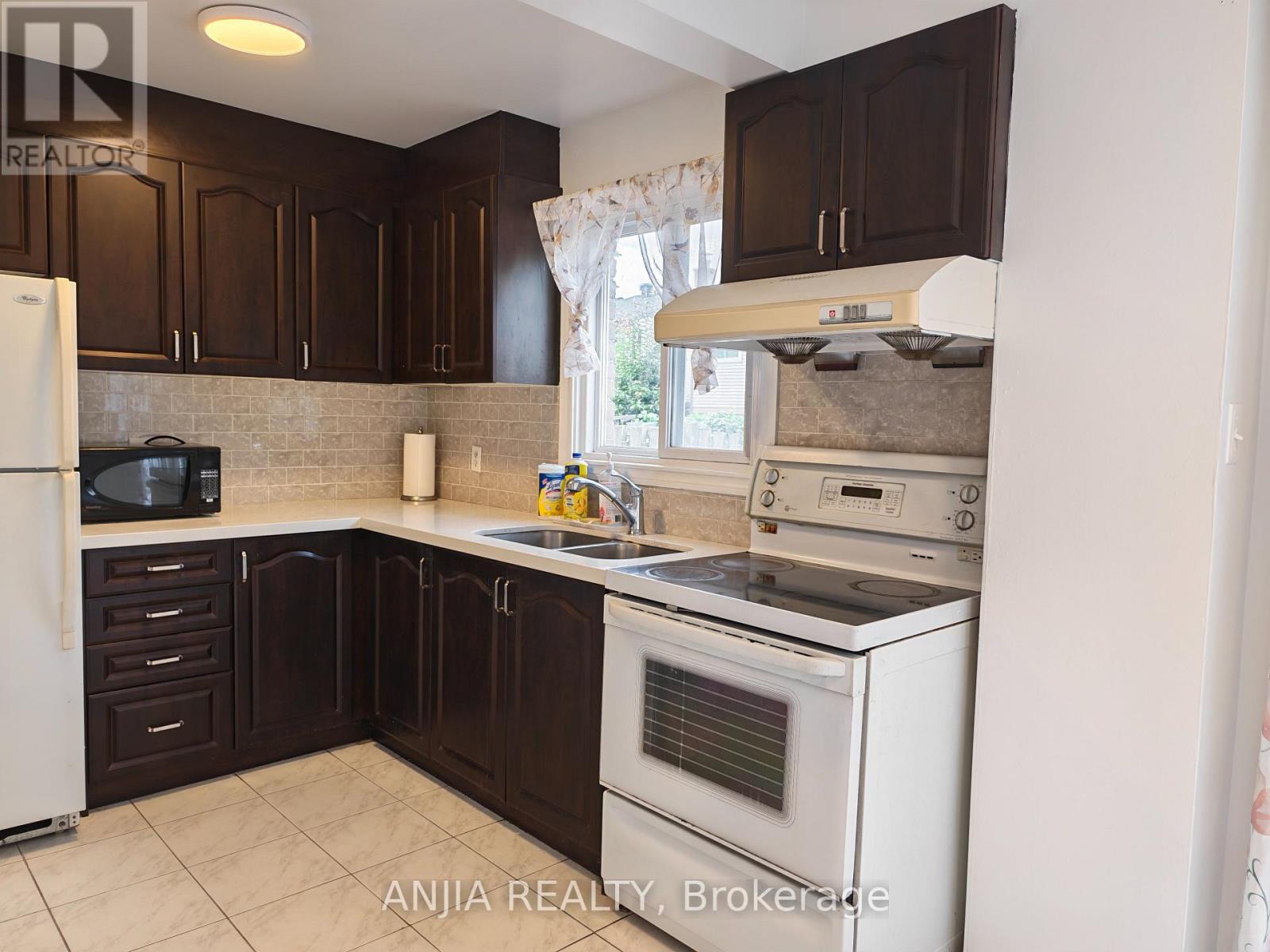 5 Muirlands Drive, Toronto, Ontario M1V 2B3 - Photo 5 - E13703336