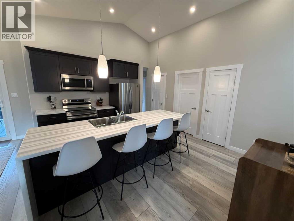 223 Eaton Drive, Hinton, Alberta  T7V 0A1 - Photo 4 - A2337634