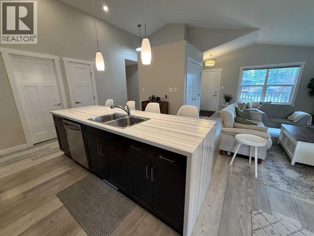 223 Eaton Drive, Hinton, Alberta  T7V 0A1 - Photo 6 - A2337634