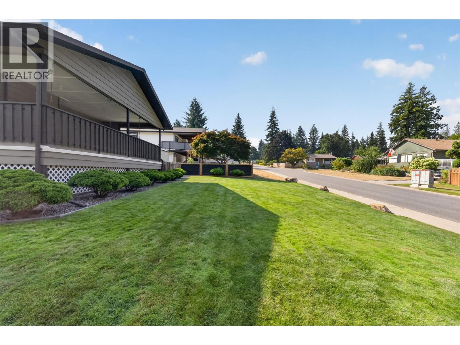2730 5 Avenue NE, Salmon Arm, British Columbia  V1E 2K3 - Photo 2 - 10398236