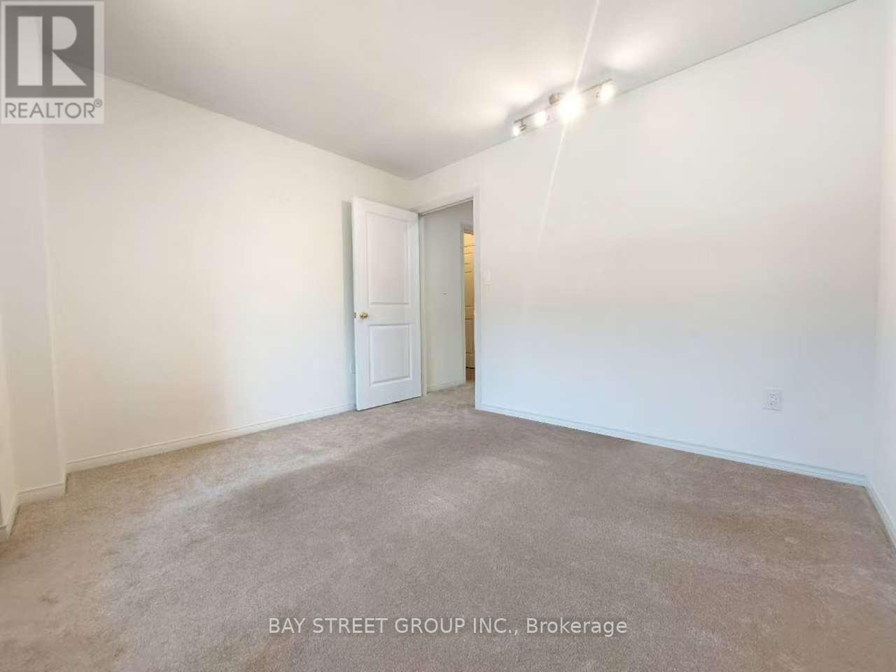 59 William F Bell Parkway, Richmond Hill, Ontario L4S 0K1 - Photo 3 - N13703286