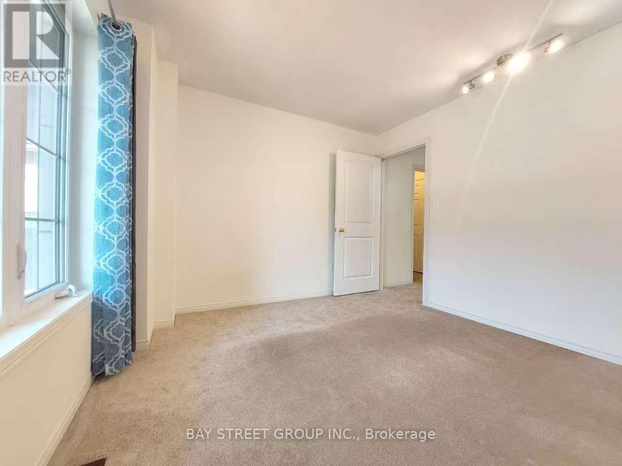 59 William F Bell Parkway, Richmond Hill, Ontario L4S 0K1 - Photo 4 - N13703286