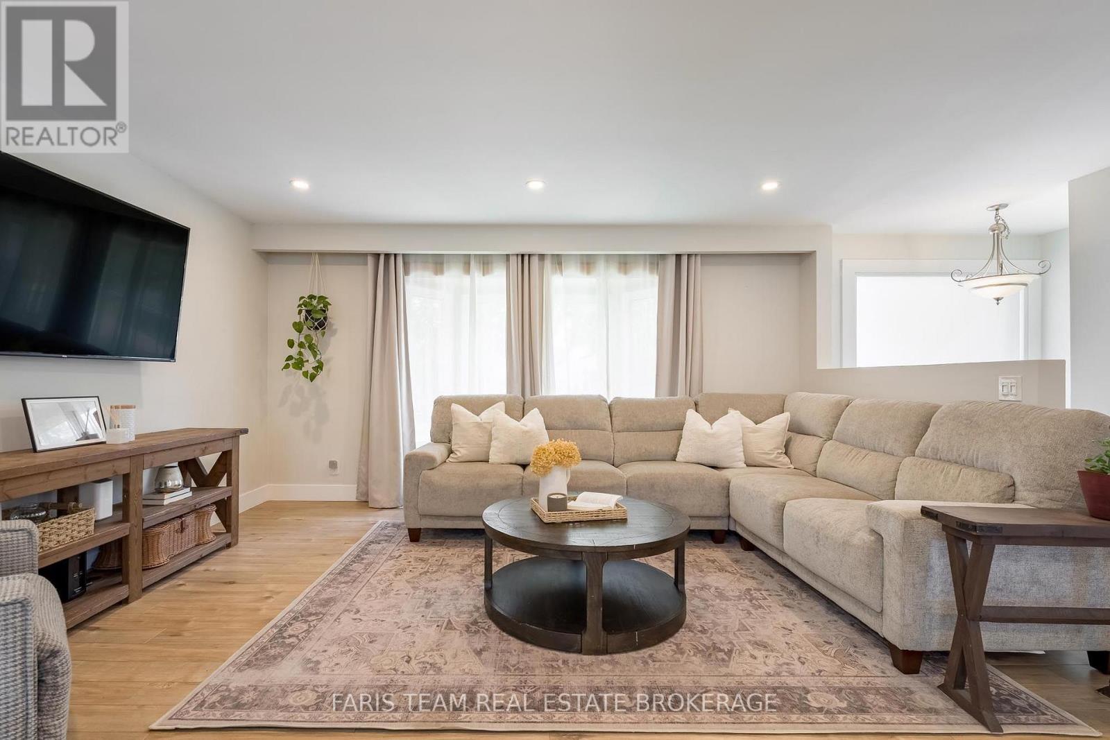 42 Briar Road, Barrie, Ontario  L4N 3M4 - Photo 10 - S13703276
