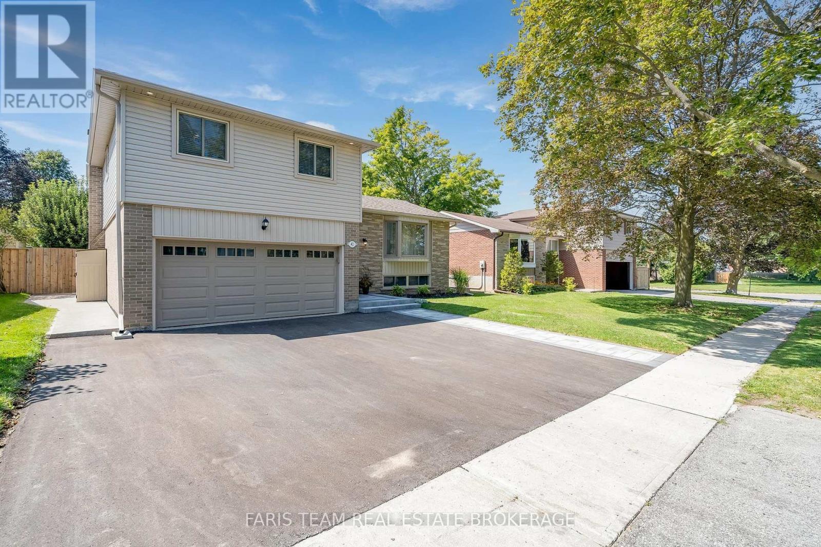 42 Briar Road, Barrie, Ontario  L4N 3M4 - Photo 3 - S13703276