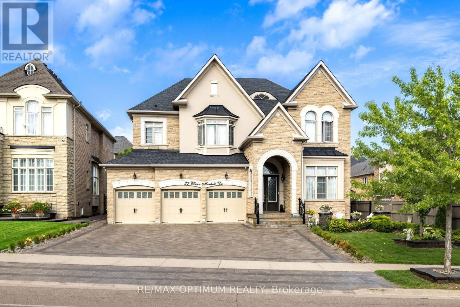37 Elbern Markell Drive, Brampton, Ontario  L6X 2X6 - Photo 2 - W13703318