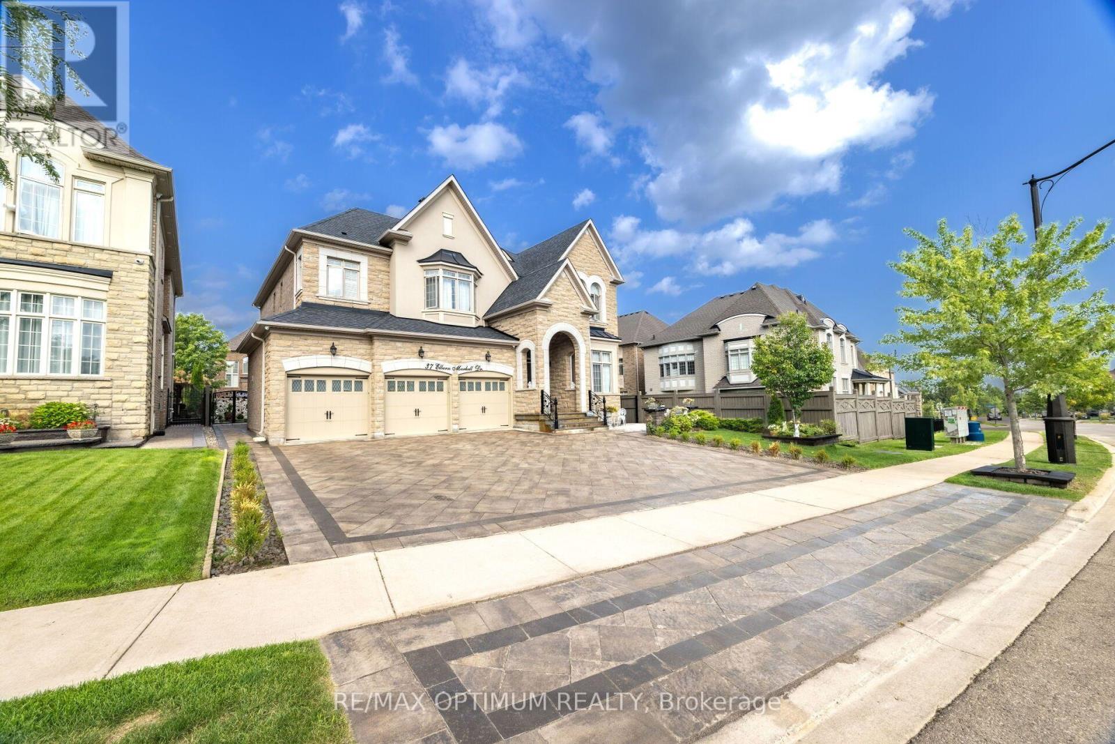 37 Elbern Markell Drive, Brampton, Ontario  L6X 2X6 - Photo 3 - W13703318