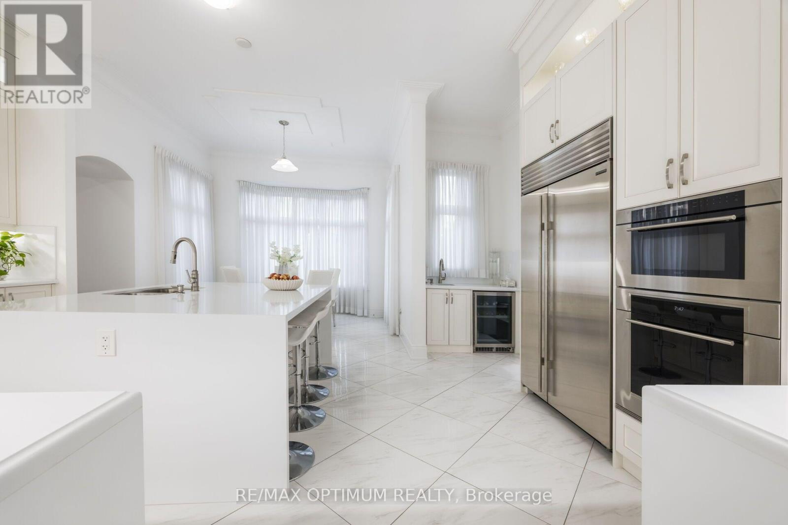 37 Elbern Markell Drive, Brampton, Ontario  L6X 2X6 - Photo 9 - W13703318