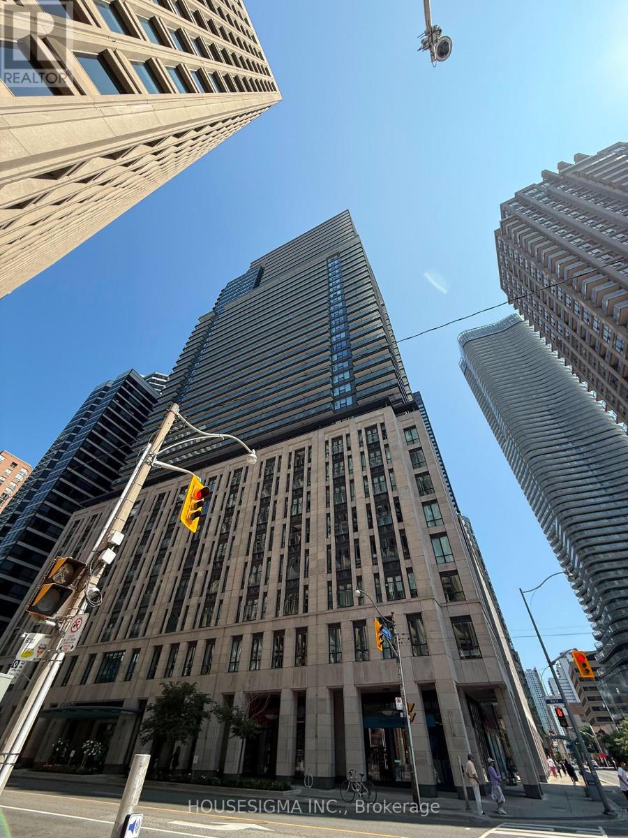 2009 - 955 BAY STREET, Toronto, Ontario