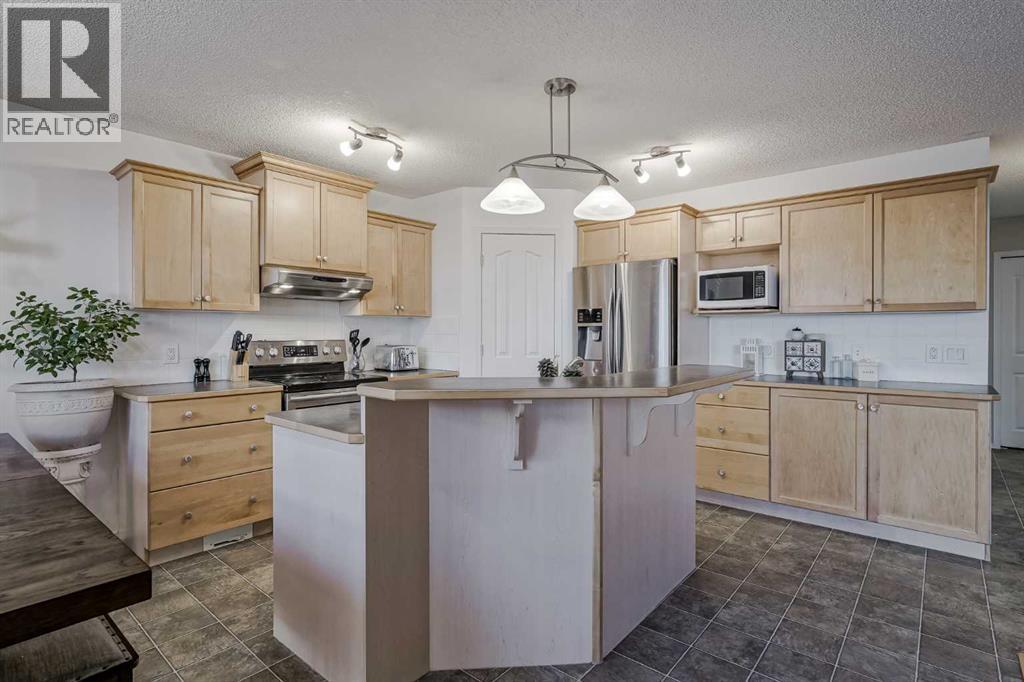 212 Cove Court, Chestermere, Alberta  T1X 1L5 - Photo 8 - A2311954