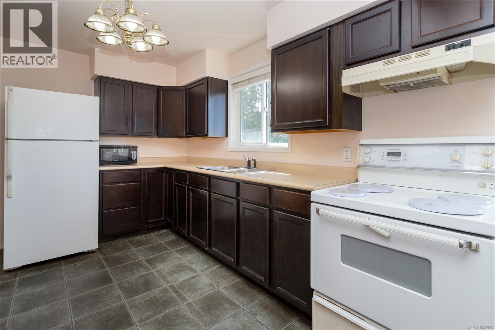 941 Mckenzie Ave, Saanich, British Columbia  V8X 3G8 - Photo 10 - 1047506