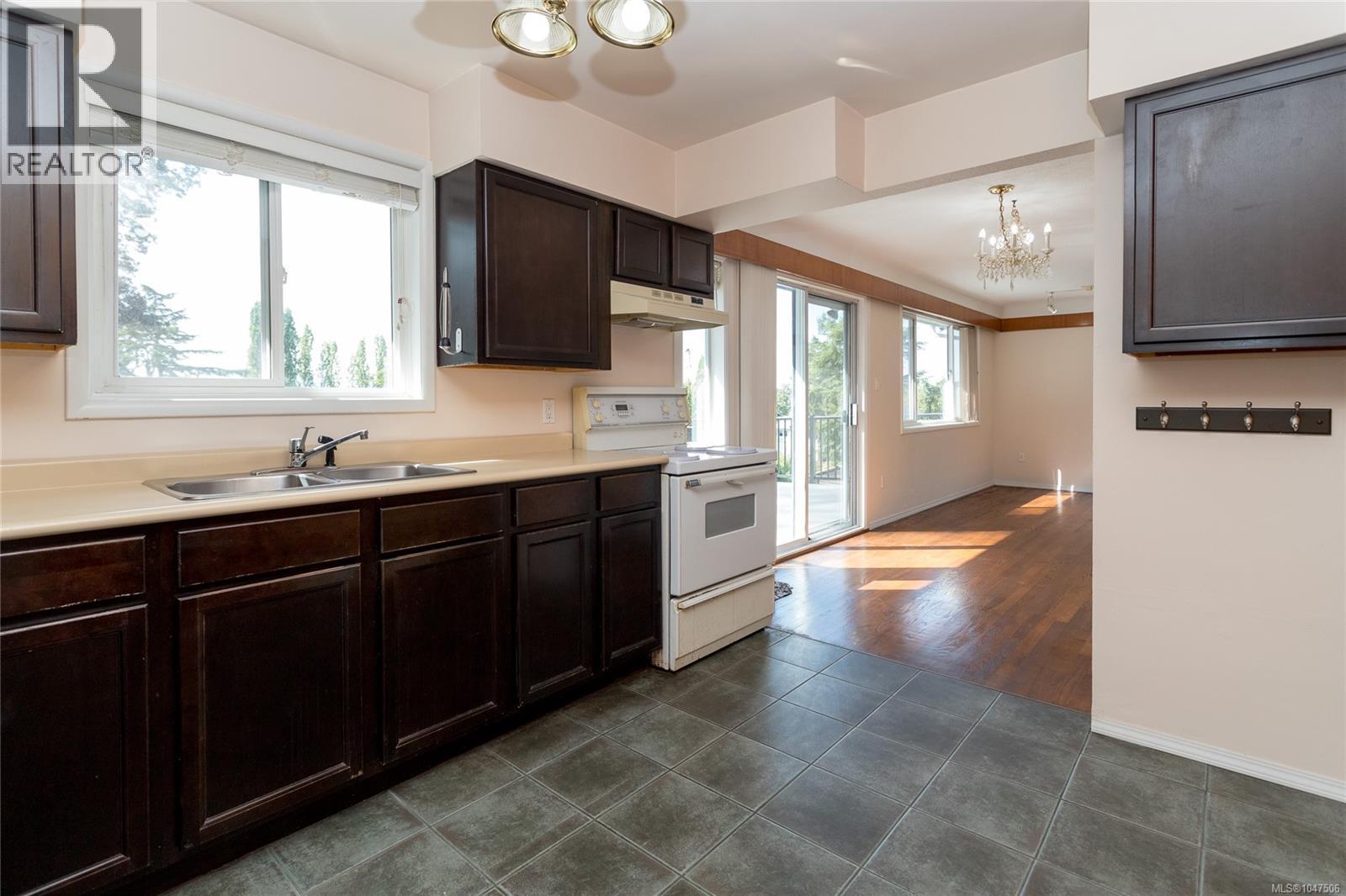 941 Mckenzie Ave, Saanich, British Columbia  V8X 3G8 - Photo 12 - 1047506